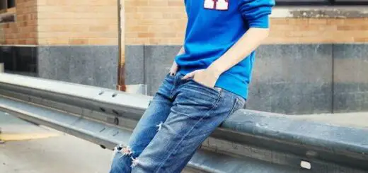 1-cuffed-boyfriend-jeans-with-sporty-sweater