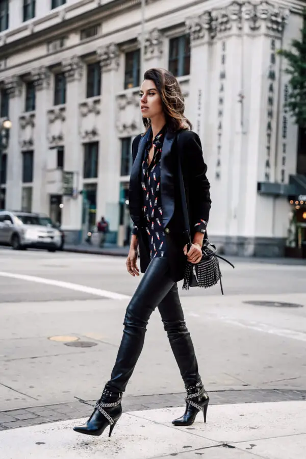 1-edgy-boots-with-all-black-outfit