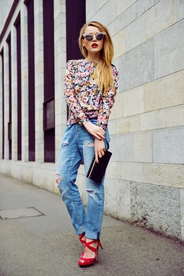 1-floral-print-blouse-with-distressed-jeans-and-red-heels