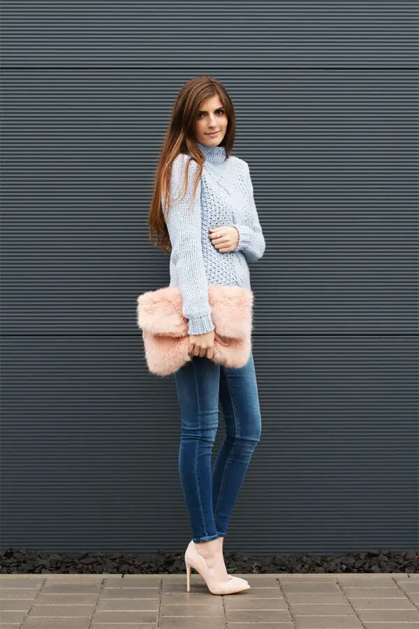 1-fur-envelope-clutch-with-casual-outfit-1
