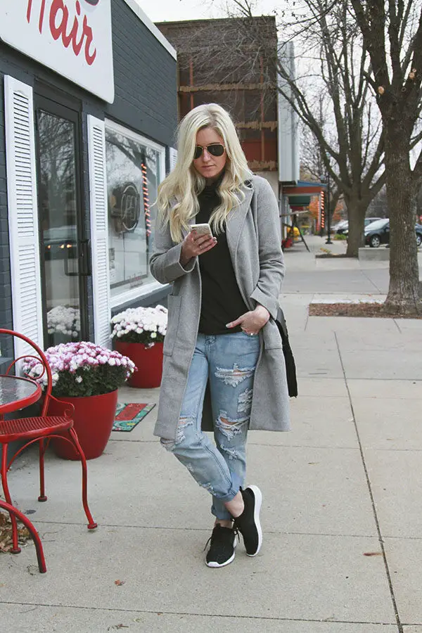 1-gray-coat-with-casual-outfit