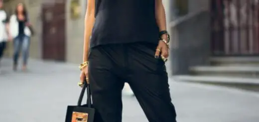 1-joggers-with-black-tee-and-structured-bag