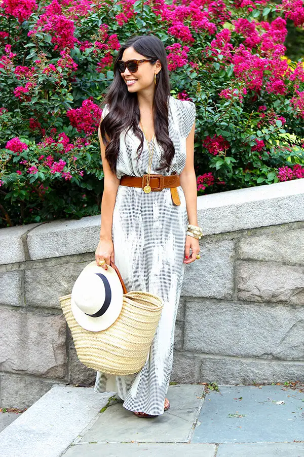 1-maxi-dress-with-woven-tote