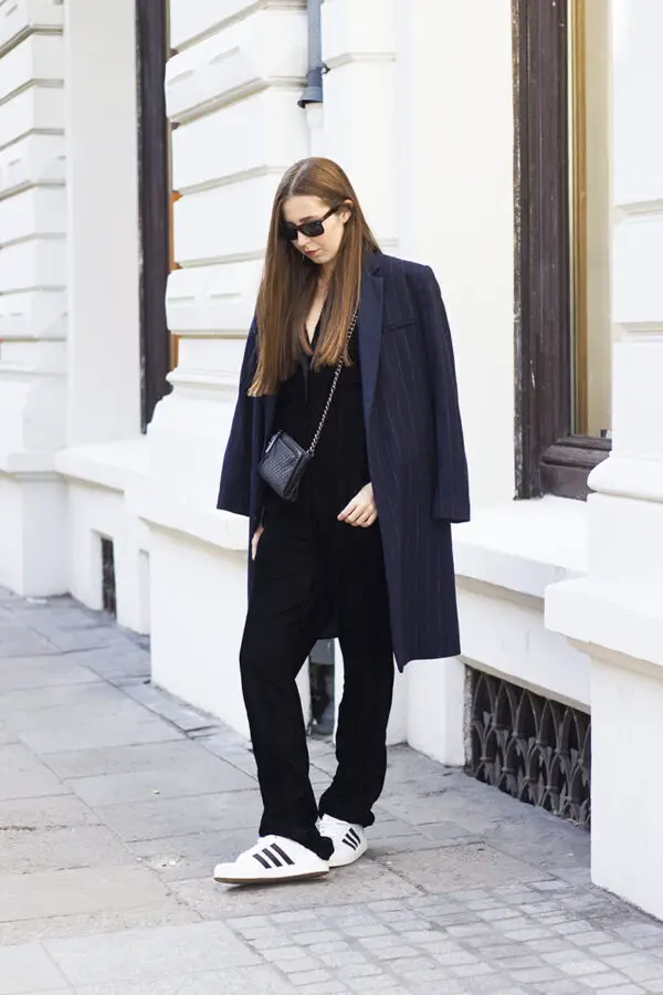 1-oversized-coat-with-sporty-chic-outfit