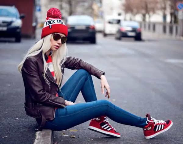 1-red-sneakers-with-skinny-jeans-and-leather-jacket
