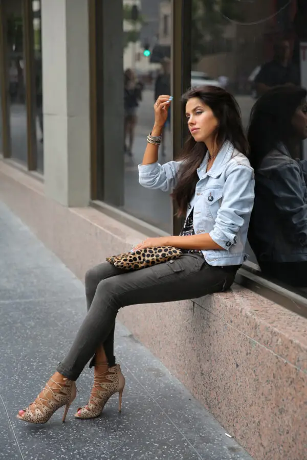 1-skinny-cargo-pants-with-casual-top