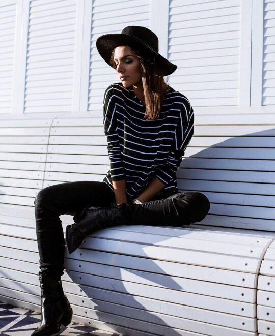 1-striped-tee-with-skinny-jeans