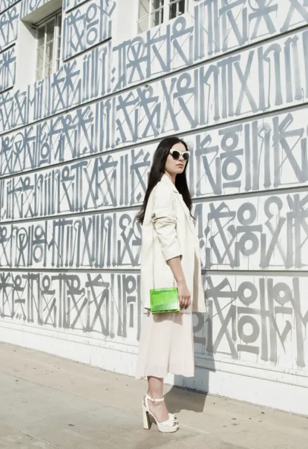 1-translucent-clutch-with-white-outfit