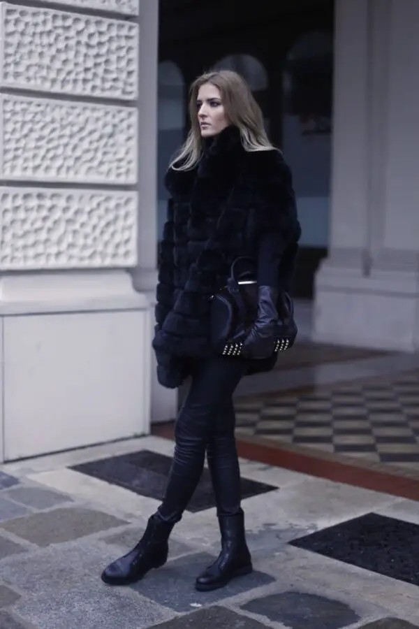 2-all-black-outfit-with-flat-boots