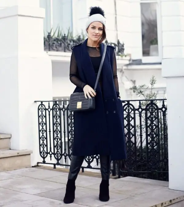 2-all-black-outfit-with-navy-coat