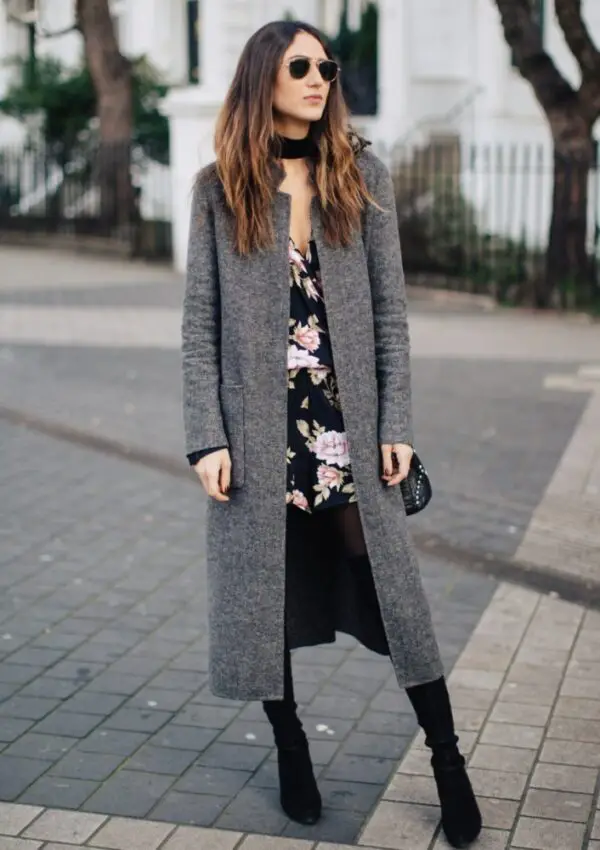 2-choker-with-retro-outfit-and-gray-coat