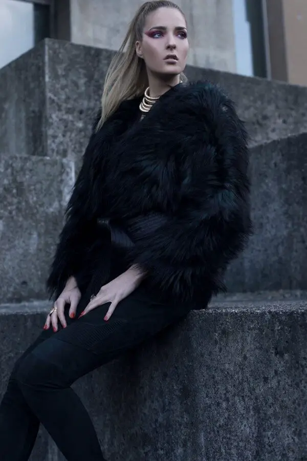 2-fur-jacket-with-black-skinny-jeans-and-gold-choker