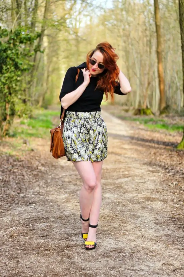 2-girly-skirt-and-black-top-with-yellow-sandals