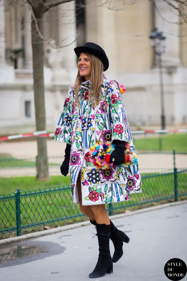 2-printed-coat-with-colorful-bag