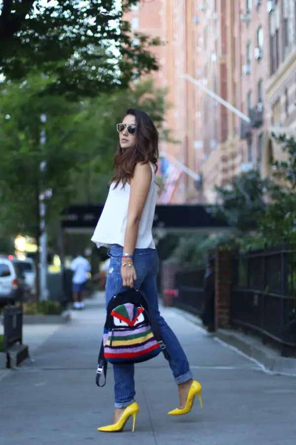 2-quirky-backpack-and-neon-pumps-with-casual-chic-outfit