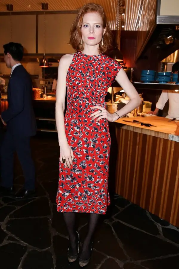 2-red-printed-dress-with-pumps