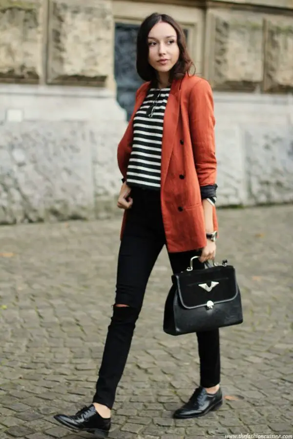2-skinny-jeans-with-striped-top-and-blazer