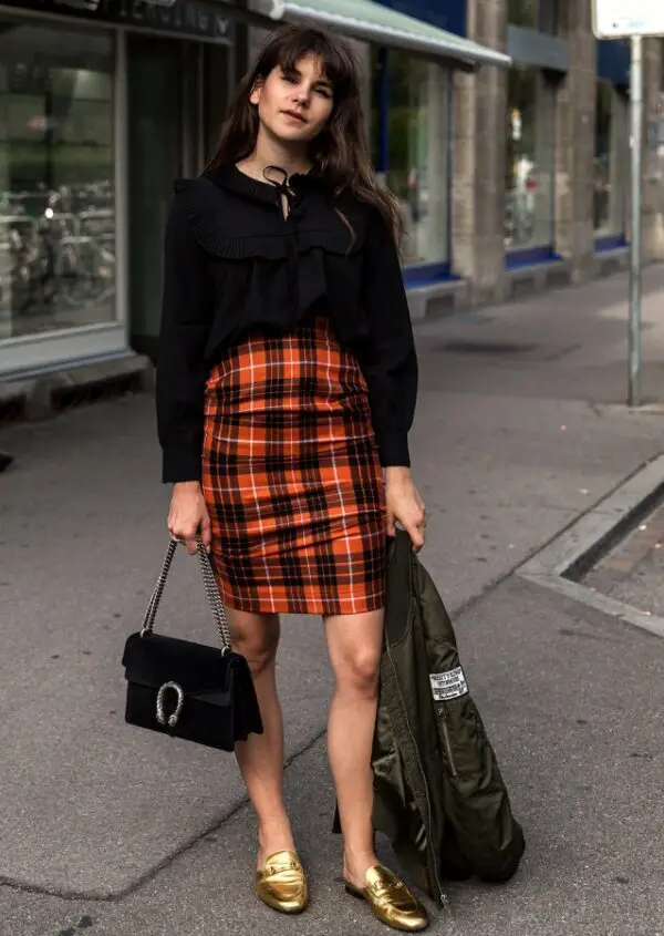 2-tartan-skirt-with-black-blouse