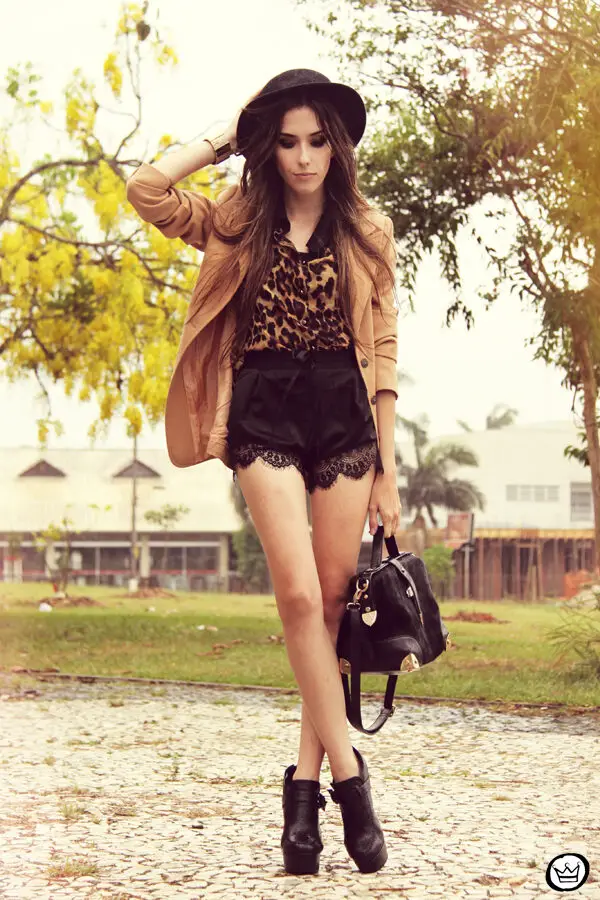 3-animal-print-top-with-lace-shorts