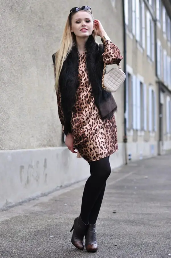 3-clutch-with-leopard-print-dress-and-fur-vest-2