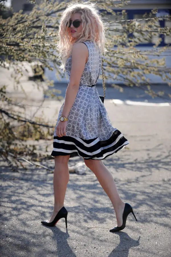 3-edgy-print-dress-with-classic-pumps