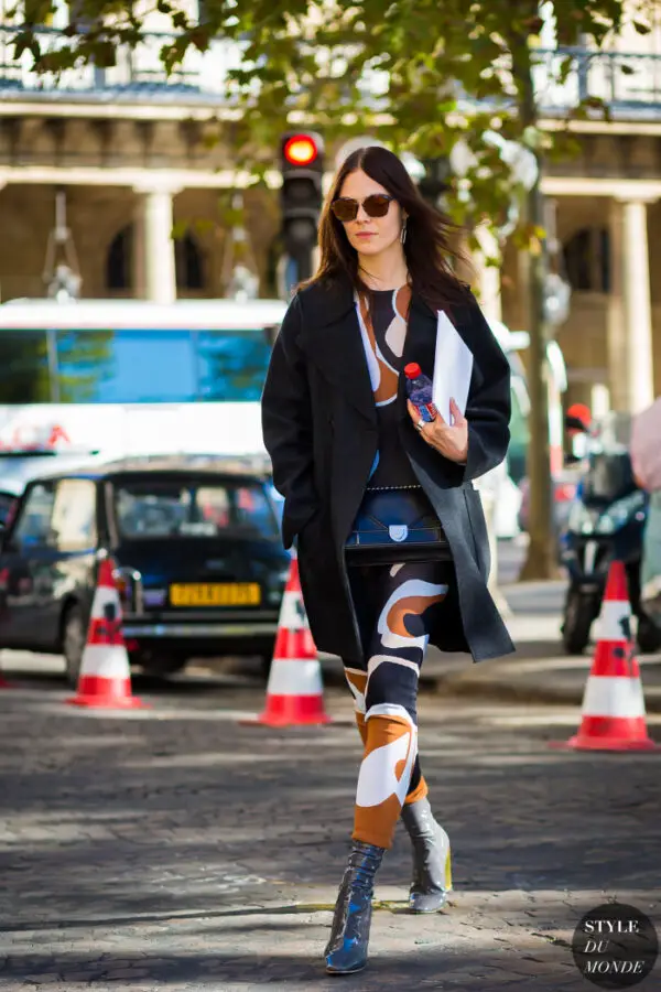 3-printed-outfit-with-oversized-coat