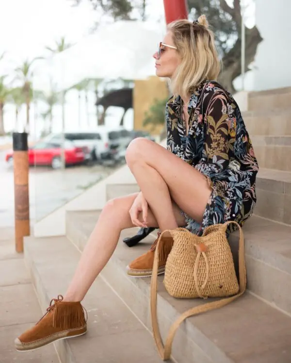 3-retro-floral-outfit-with-suede-boots