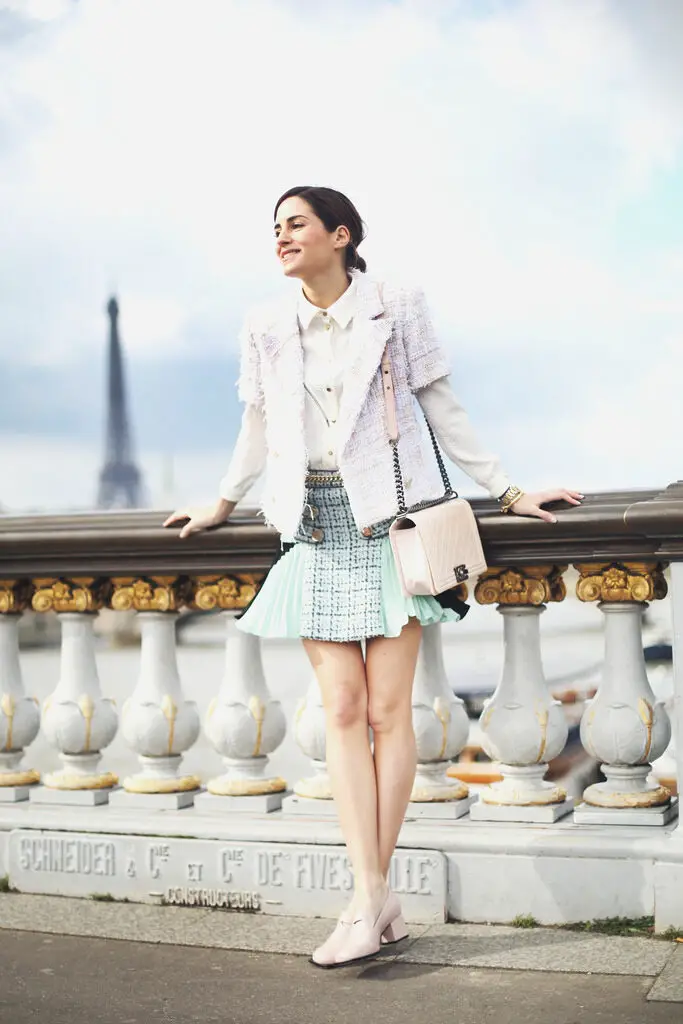 3-tweed-blazer-and-skirt-with-pastel-bag-2