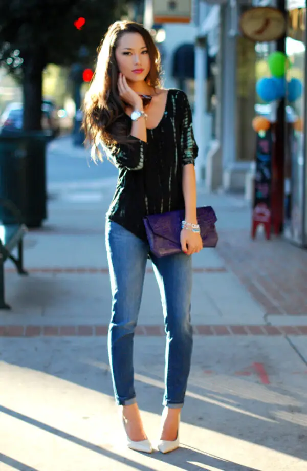 3-white-pumps-with-jeans-and-casual-top