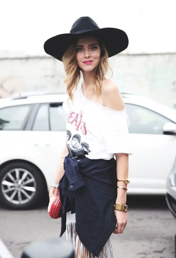 4-casual-outfit-with-hat-and-gold-accessories