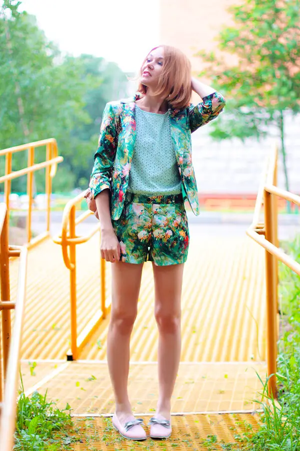 4-floral-blazer-with-matching-shorts