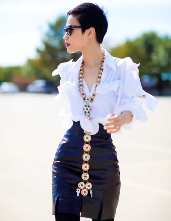 4-long-statement-necklace-with-sexy-outfit