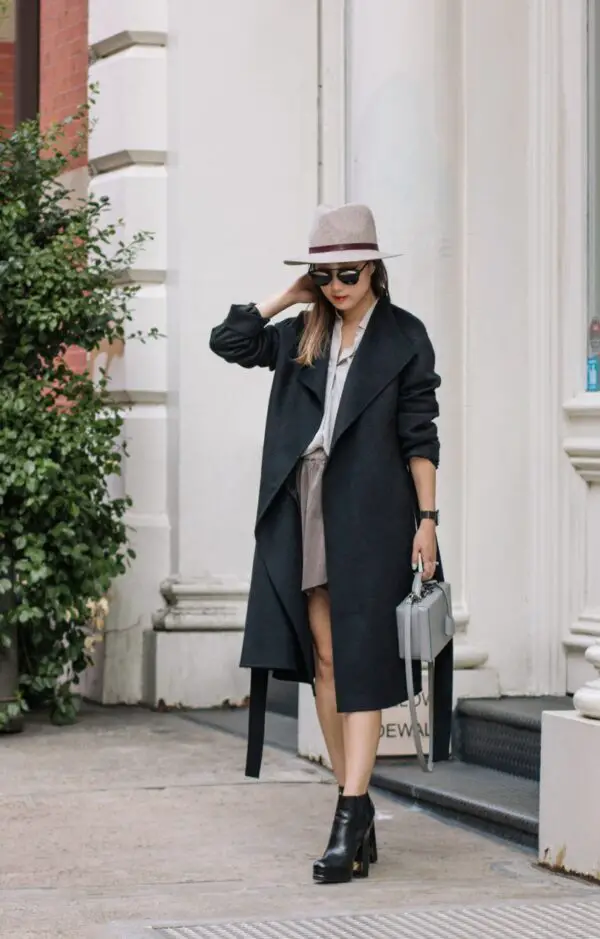 4-neutral-outfit-with-coat-and-hat
