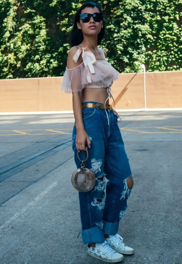 4-ripped-jeans-with-frilly-top
