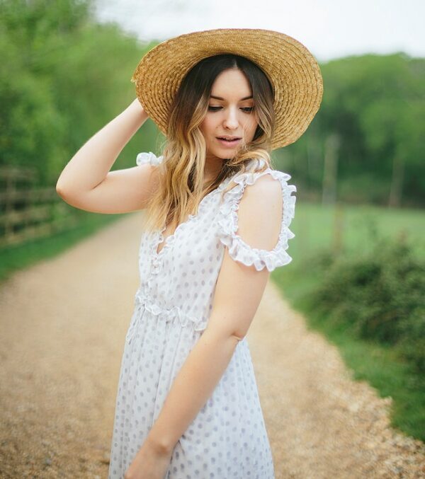 4-straw-hat-with-cold-shoulder-dress