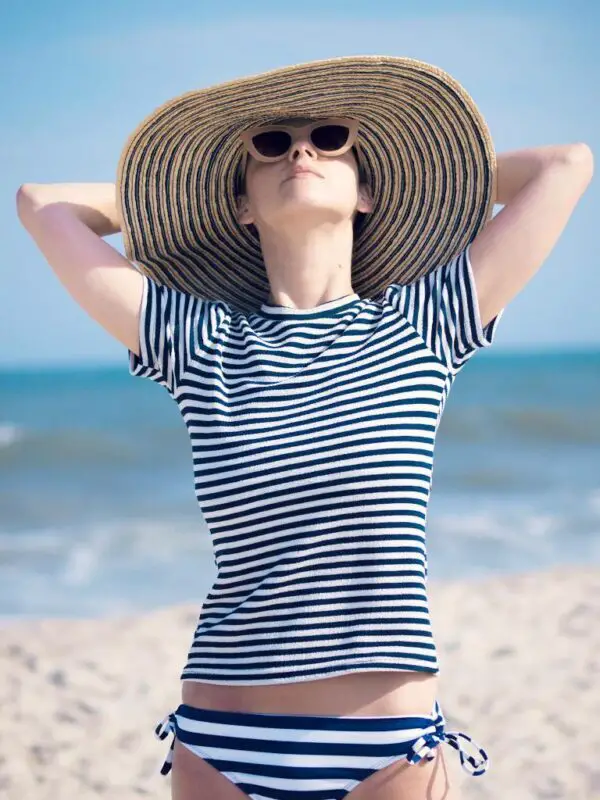 4-striped-tee-with-cute-sunglasses-and-hat