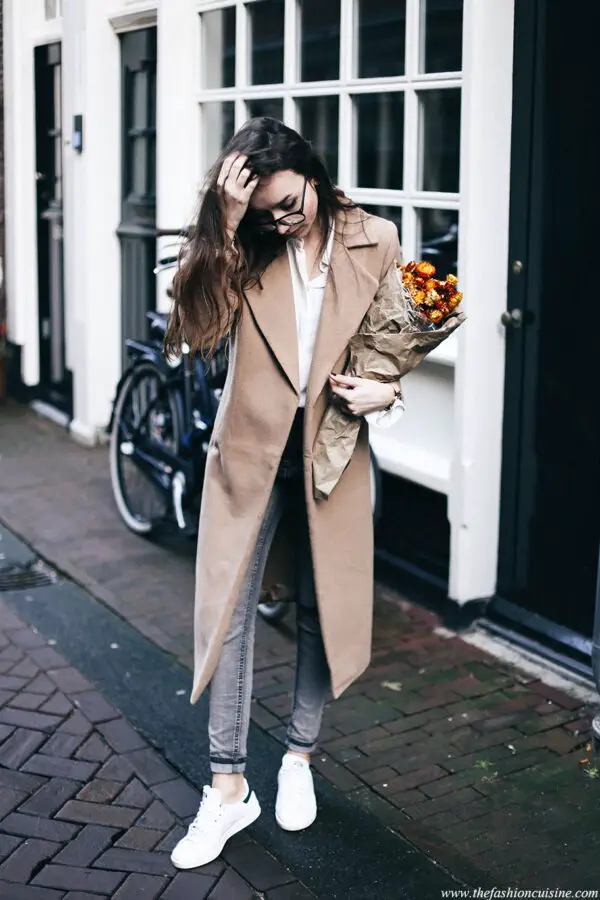 4-structured-camel-coat-with-skinny-jeans-and-sneakers