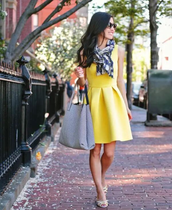 4-tote-bag-and-pleated-dress-with-chic-scarf