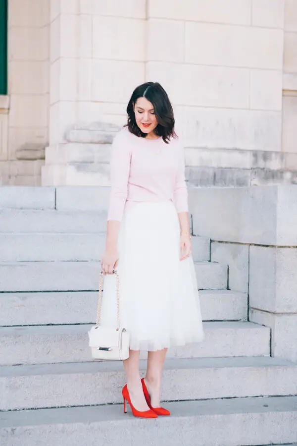 4-white-skirt-and-pastel-top-with-red-pumps-1
