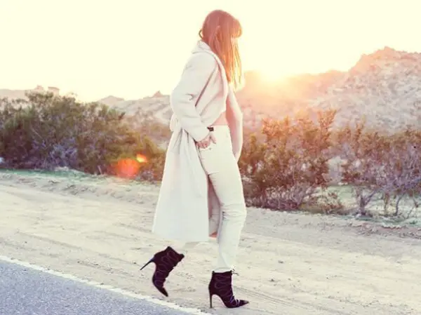4-winter-white-outfit-with-boots
