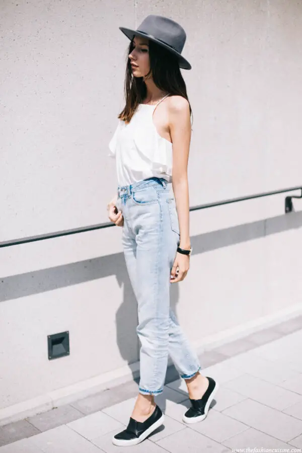 5-boyfriend-jeans-with-ruffled-top