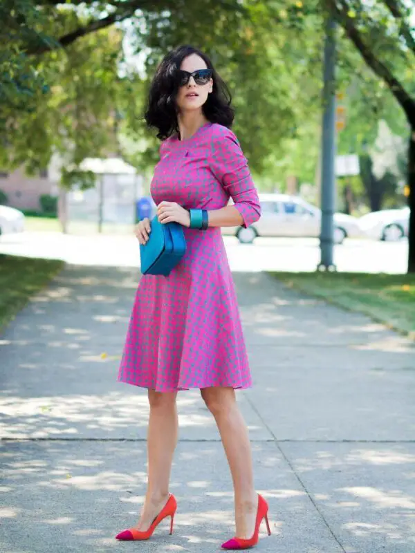 5-cap-toe-pumps-with-blue-bracelet-and-printed-dress