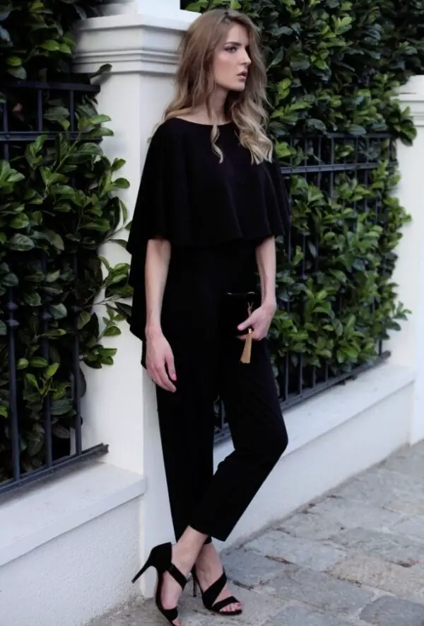 5-classy-black-outfit-with-asymmetric-sandals