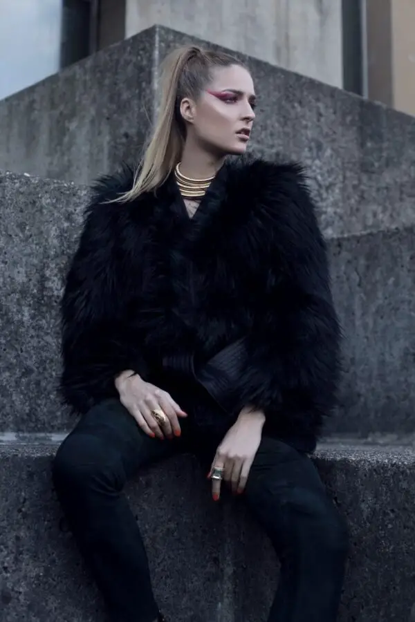 5-fur-coat-with-skinny-jeans-and-gold-choker