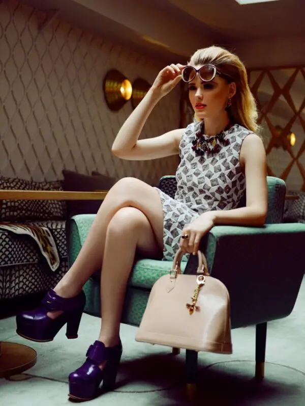 5-geometric-print-dress-with-retro-sunglasses-and-shoes