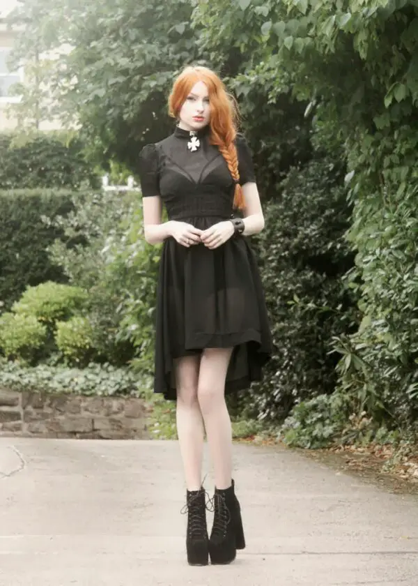 5-gothic-dress-with-choker