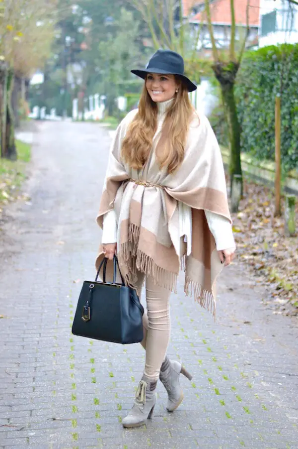5-leather-bag-with-poncho-and-jeans