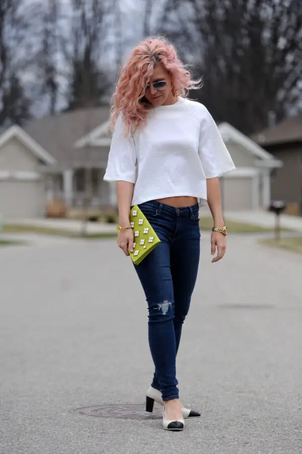 5-ripeed-jeans-with-white-top-and-cute-clutch