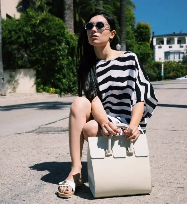 5-striped-outfit-with-structured-bag