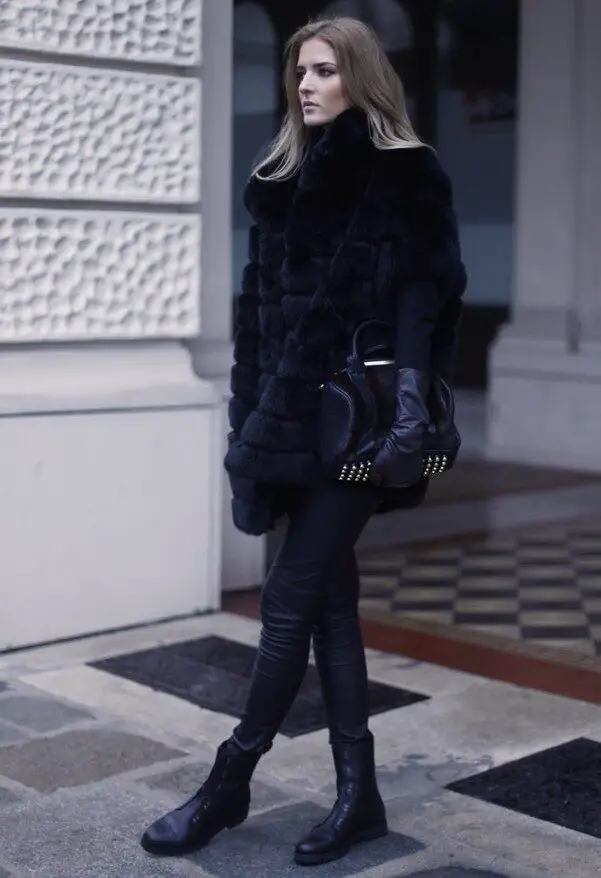 6-leather-gloves-with-all-black-winter-outfit